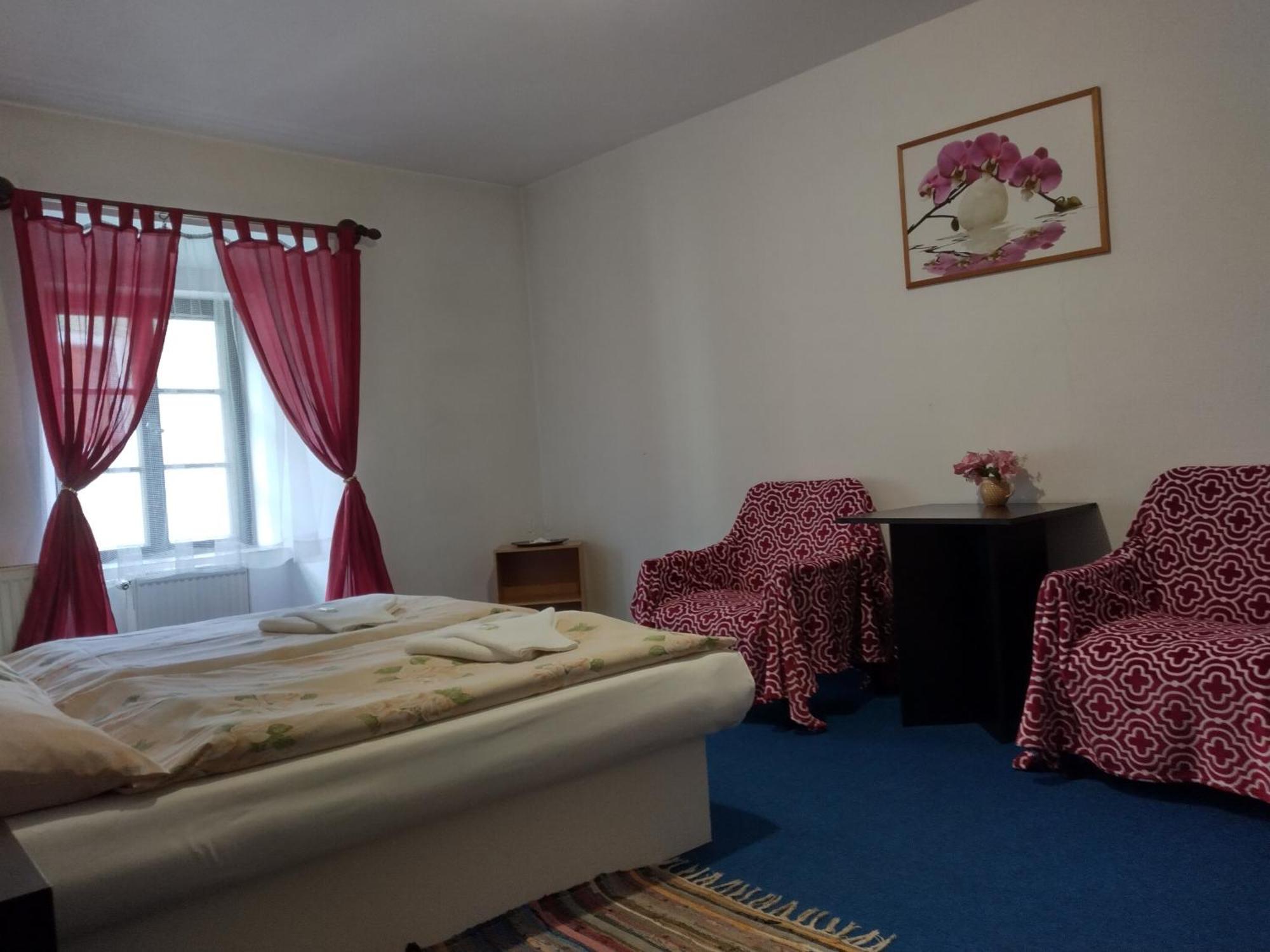 פרכאטיצ'ה Hotel Parkan מראה חיצוני תמונה