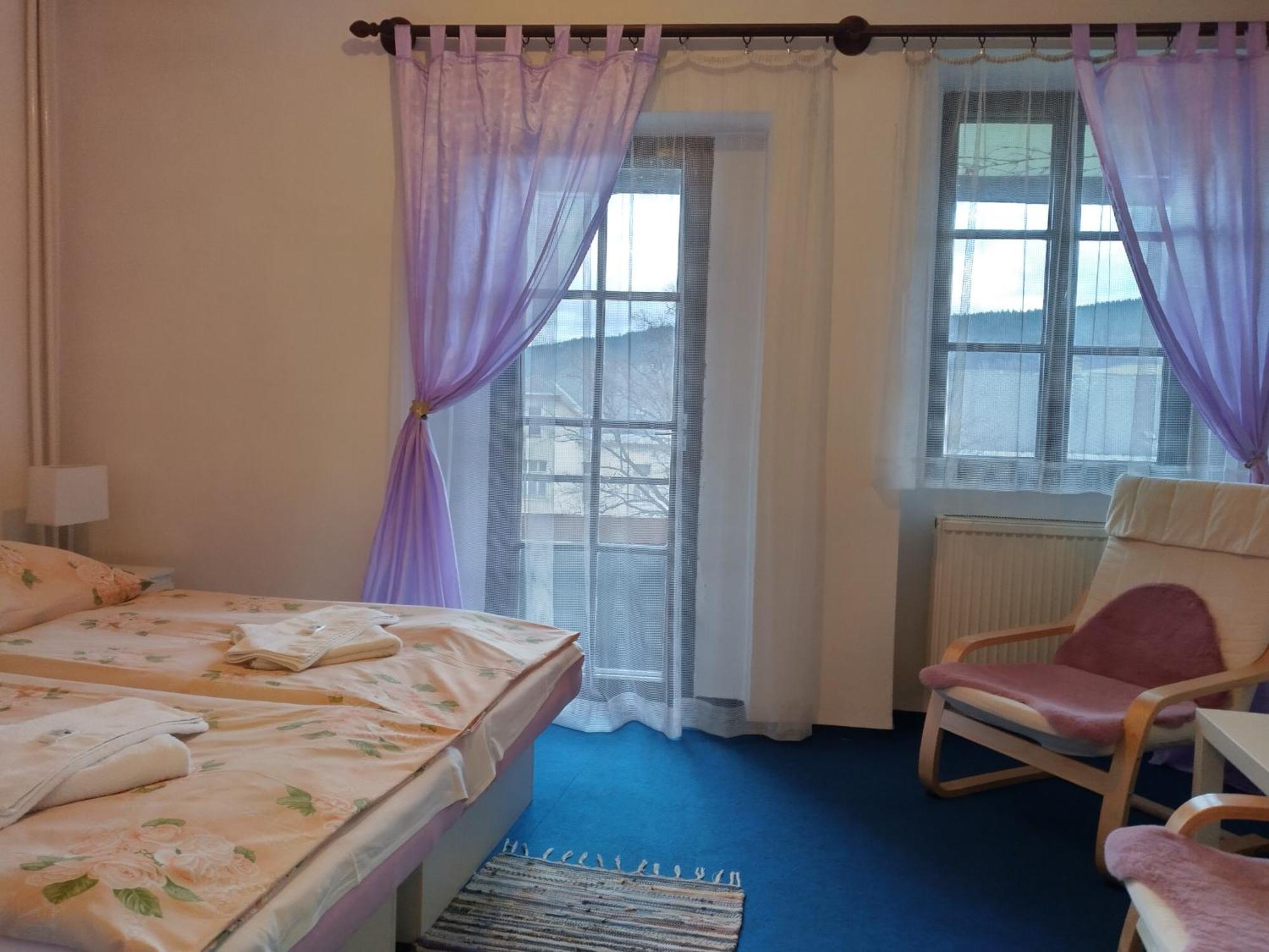 פרכאטיצ'ה Hotel Parkan מראה חיצוני תמונה