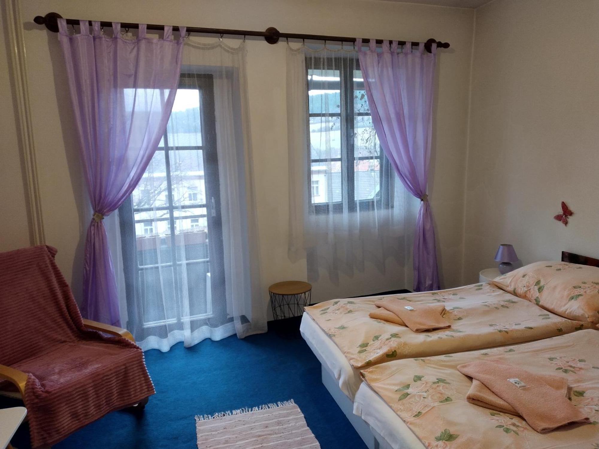 פרכאטיצ'ה Hotel Parkan מראה חיצוני תמונה