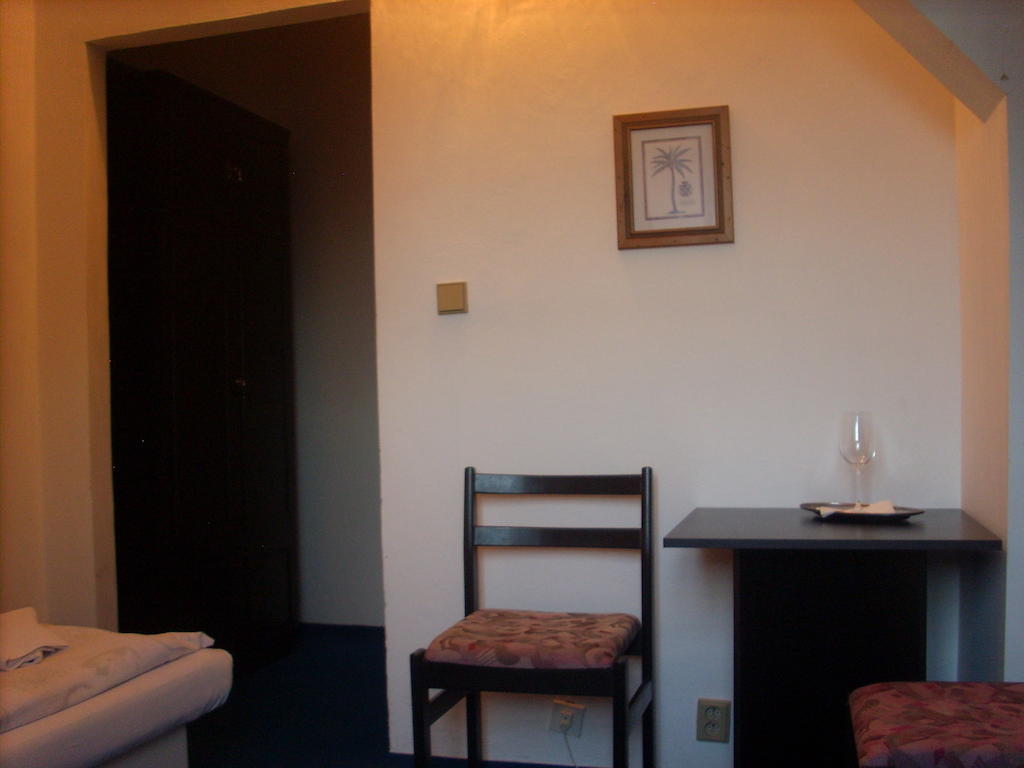 פרכאטיצ'ה Hotel Parkan מראה חיצוני תמונה